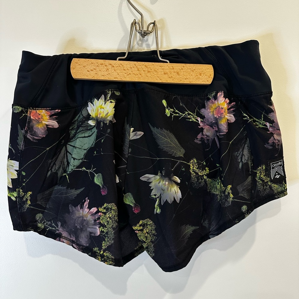 Oiselle Floral Roga Shorts - Picture 2 of 3